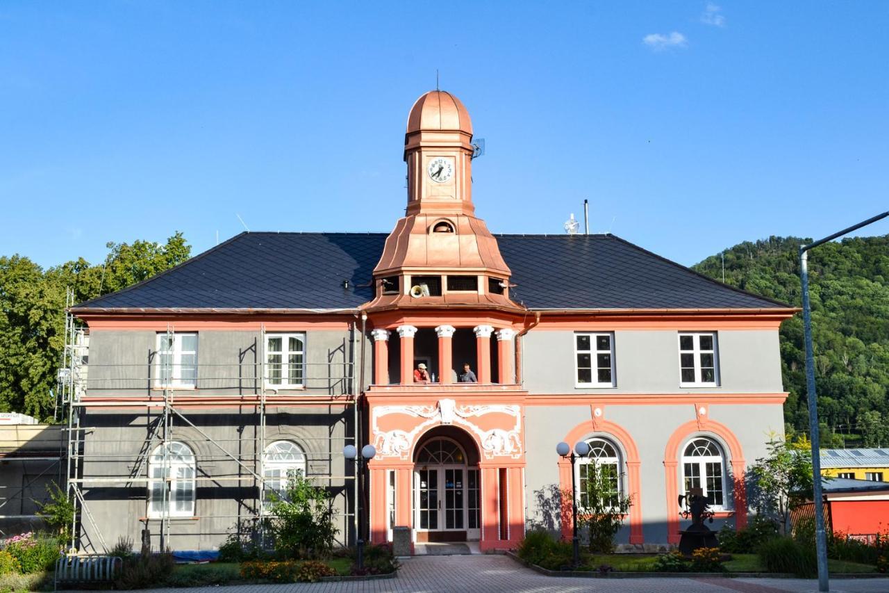 Apartman Na Palouku Povrly Buitenkant foto
